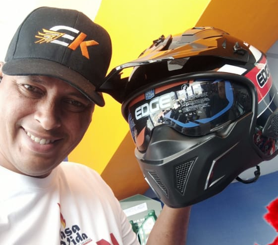 A picture of a wind turbine.